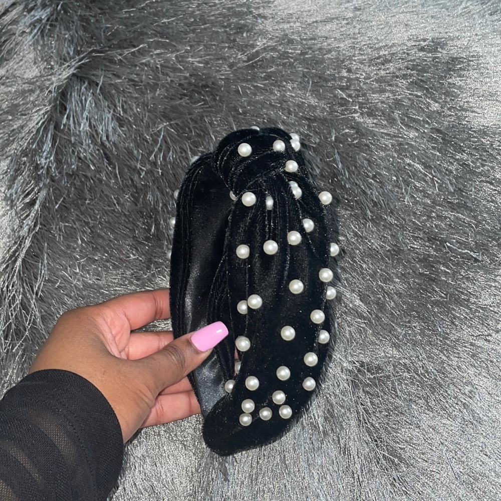 Black pearl headband